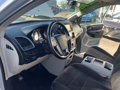 Used 2011 Chrysler Town & Country Touring image 21