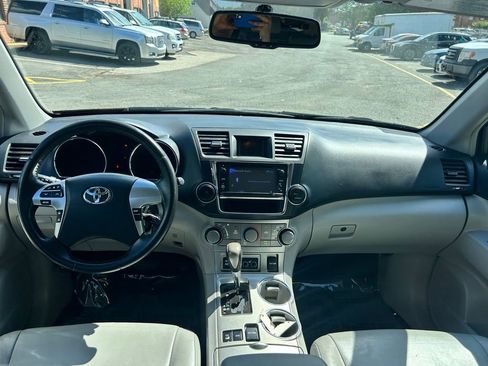 Used 2013 Toyota Highlander SE AWD/4WD image 19