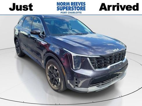 Used 2025 Kia Sorento S image 1