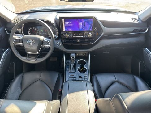 Used 2023 Toyota Highlander XLE image 26