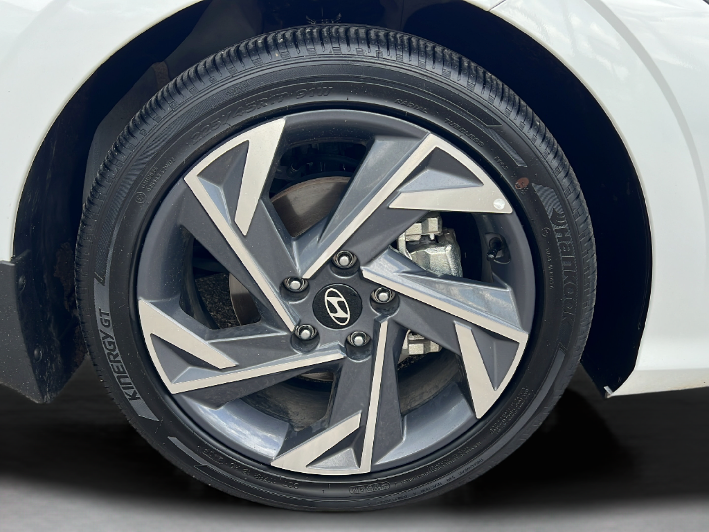 Certified 2025 Hyundai Elantra Limited FWD image 34