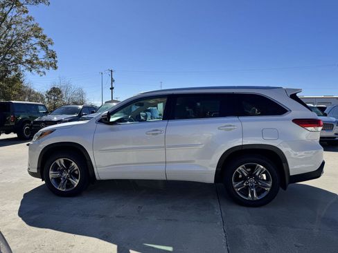 Used 2018 Toyota Highlander Limited Platinum image 17