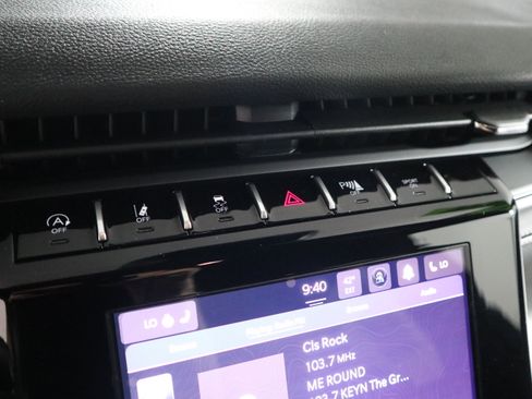 Used 2025 Jeep Grand Cherokee Altitude image 33