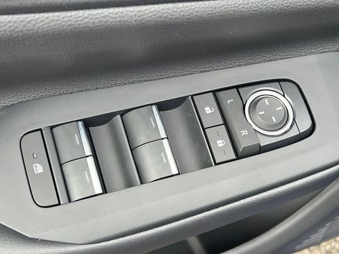 New 2026 Toyota Prius Plug-In Hybrid FWD image 14