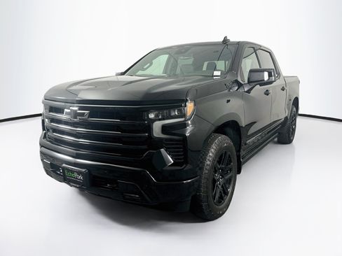 Used 2024 Chevrolet Silverado 1500 High Country w/ Midnight Edition AWD/4WD image 3