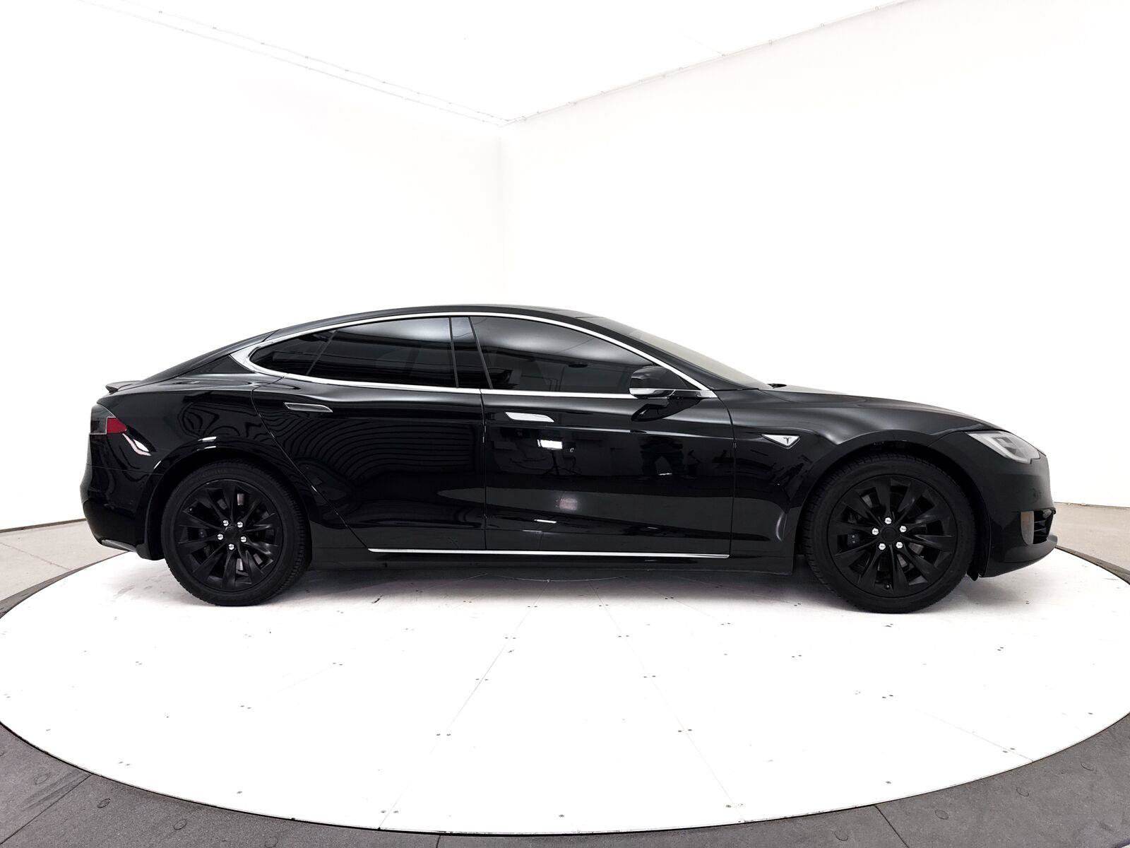 Used 2016 Tesla Model S 70 RWD image 37