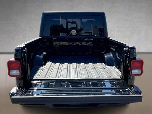 Used 2023 Jeep Gladiator Sport image 30
