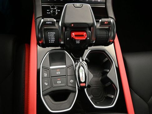 Used 2025 Lamborghini Urus SE AWD/4WD image 20