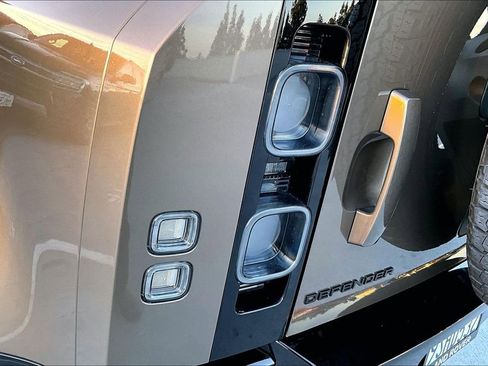 Certified 2025 Land Rover Defender 110 X image 21