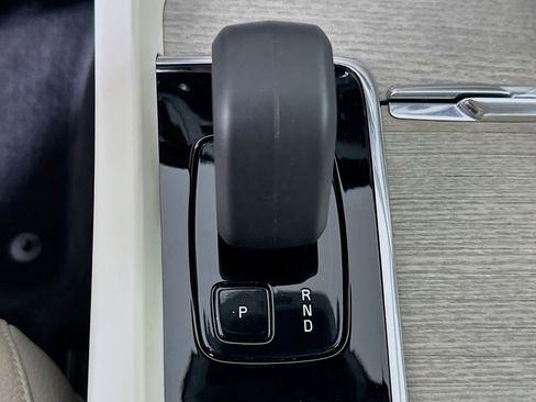 Used 2023 Volvo XC60 B5 Plus w/ Climate Package image 25