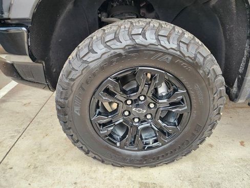 Used 2023 Chevrolet Silverado 1500 ZR2 w/ Technology Package image 9