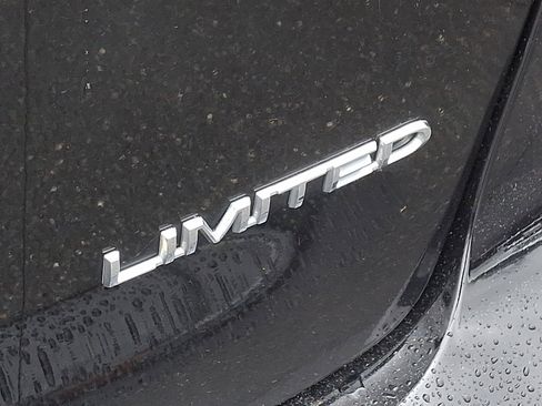 Used 2020 Chrysler Pacifica Limited image 16