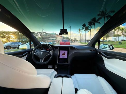 Used 2019 Tesla Model X Performance image 10