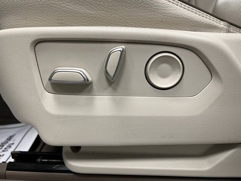 Used 2023 GMC Yukon XL Denali image 23