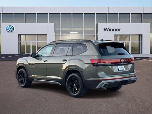 Used 2025 Volkswagen Atlas Peak Edition SE AWD/4WD image 4