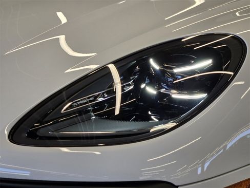 Used 2025 Porsche Macan image 27