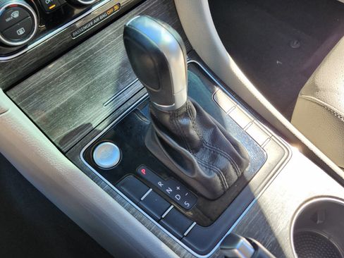 Used 2018 Volkswagen Passat 2.0T SE image 24