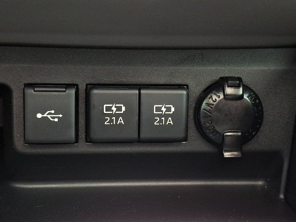 Used 2021 Toyota Highlander XLE AWD/4WD image 28