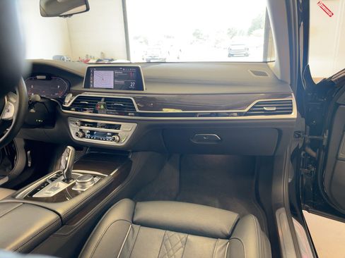 Certified 2022 BMW 740i xDrive w/ Premium Package image 29