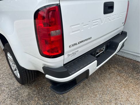 Used 2021 Chevrolet Colorado LT w/ Safety Package RWD image 18