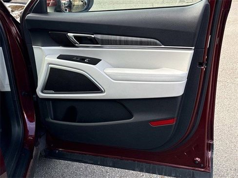 Used 2023 Kia Telluride EX w/ EX Captain's Chair Package image 8