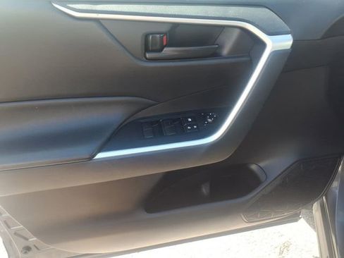 Used 2021 Toyota RAV4 LE AWD/4WD image 13