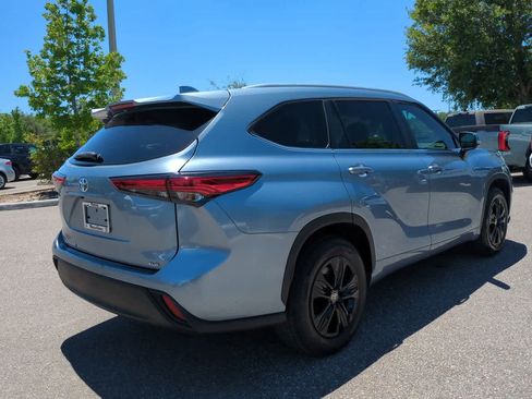 Used 2023 Toyota Highlander XLE FWD image 6