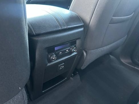 Used 2023 Chevrolet Traverse LT FWD image 12