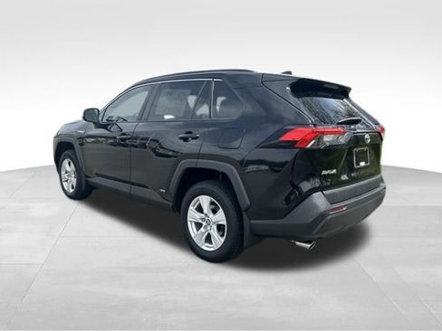Used 2021 Toyota RAV4 XLE w/ Convenience Package AWD/4WD image 3
