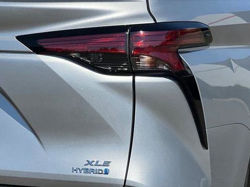 Certified 2022 Toyota Sienna XLE image 33