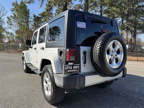 Used 2015 Jeep Wrangler Unlimited Sahara w/ Connectivity Group image 8