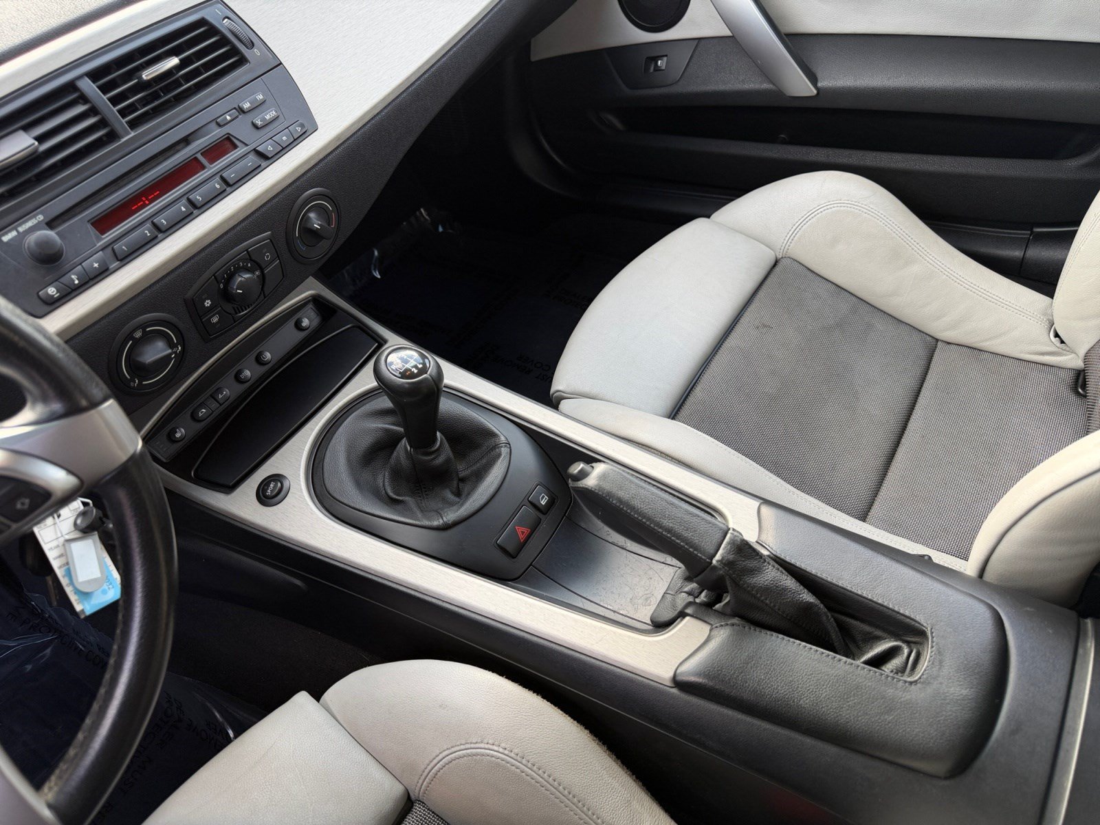 Used 2005 BMW Z4 2.5i RWD image 15