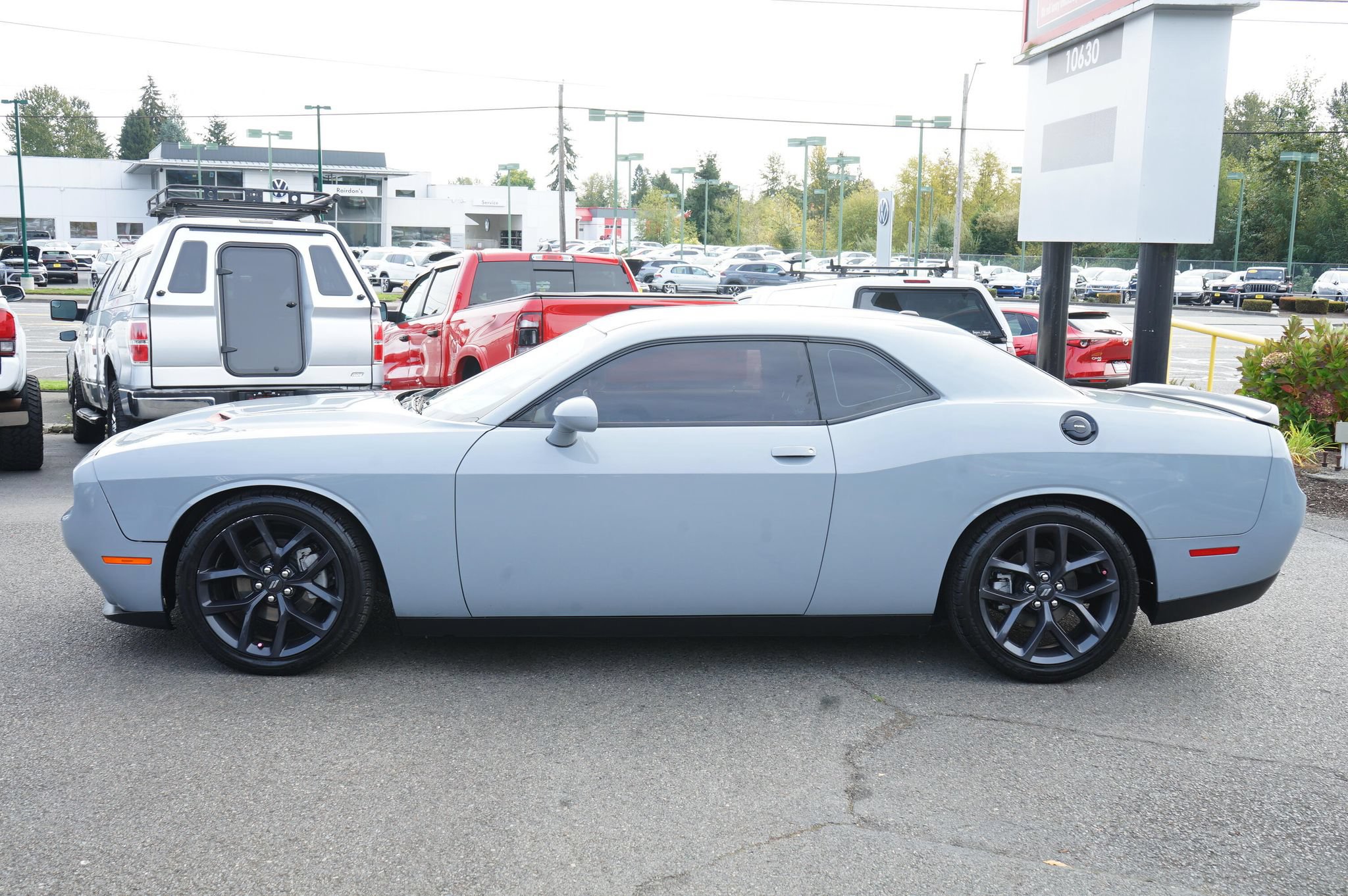 Used 2021 Dodge Challenger SXT w/ Blacktop Package RWD image 2