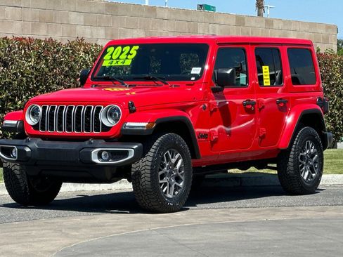 Used 2025 Jeep Wrangler Unlimited Sahara AWD/4WD image 8