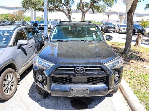 Used 2021 Toyota 4Runner SR5 Premium w/ Moonroof Package AWD/4WD image 4