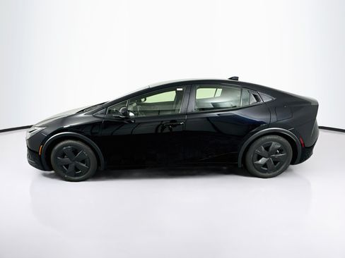 Used 2025 Toyota Prius LE FWD image 4