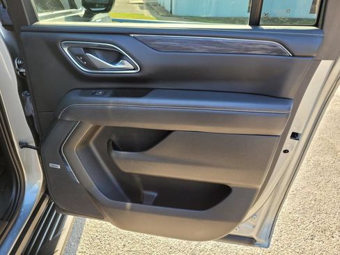 Used 2023 GMC Yukon XL SLT AWD/4WD image 11