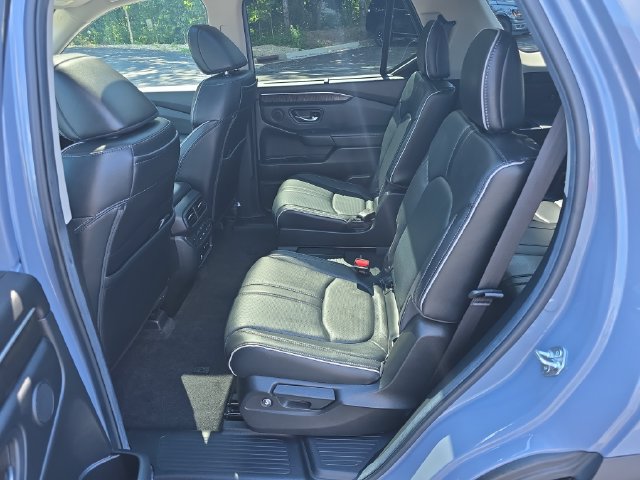 Used 2025 Honda Pilot Elite image 11