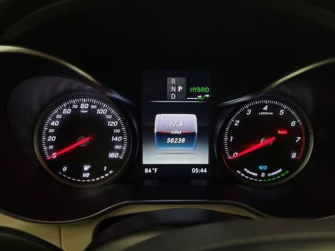 Used 2019 Mercedes-Benz GLC 350e 4MATIC w/ Premium Package image 23