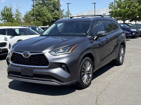 Used 2022 Toyota Highlander Platinum AWD/4WD image 5