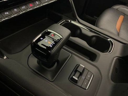 Used 2025 GMC Sierra 1500 AT4 w/ AT4 Premium Package AWD/4WD image 21