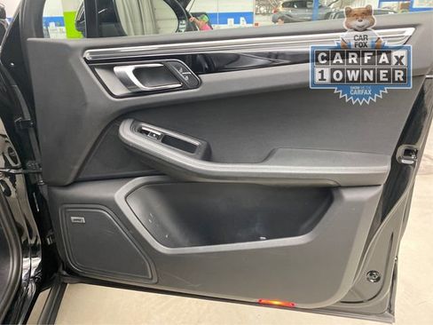 Used 2021 Porsche Macan image 22