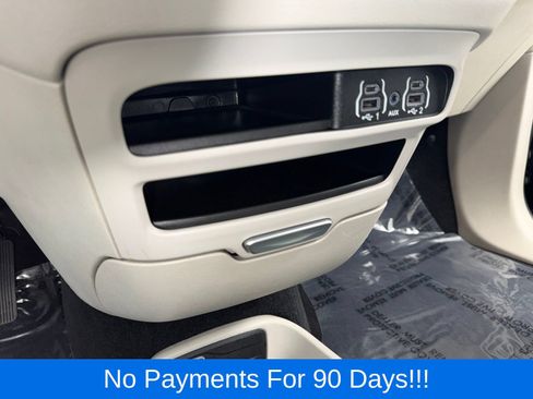 Used 2024 Chrysler Pacifica Touring-L FWD image 17