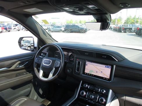 Used 2021 GMC Yukon Denali w/ Denali Premium Package image 30