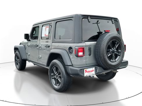 Used 2022 Jeep Wrangler Unlimited Sport image 3