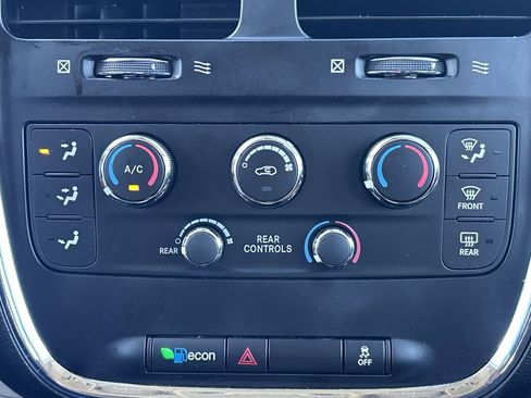 Used 2020 Dodge Grand Caravan SE w/ UConnect Hands-Free Group image 23