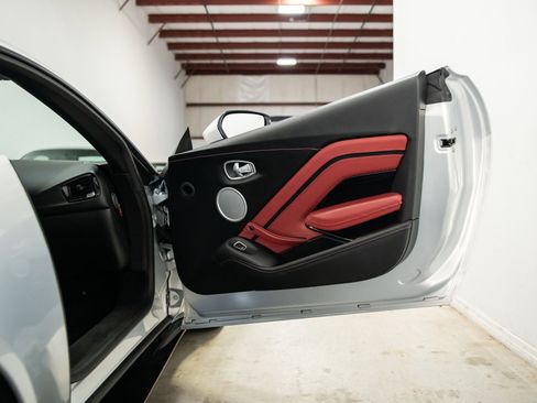 Used 2019 Aston Martin V8 Vantage Coupe RWD image 29