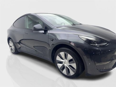 Used 2024 Tesla Model Y Long Range image 12