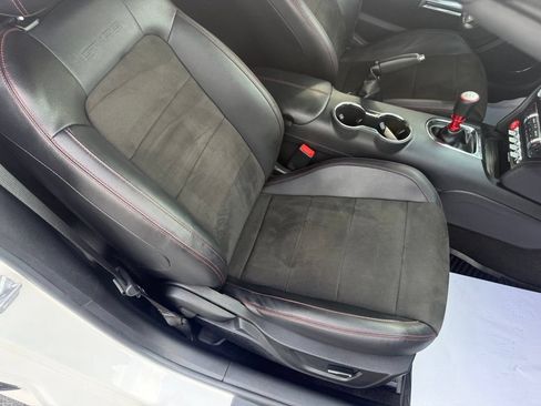 Used 2017 Ford Mustang GT Premium RWD image 40