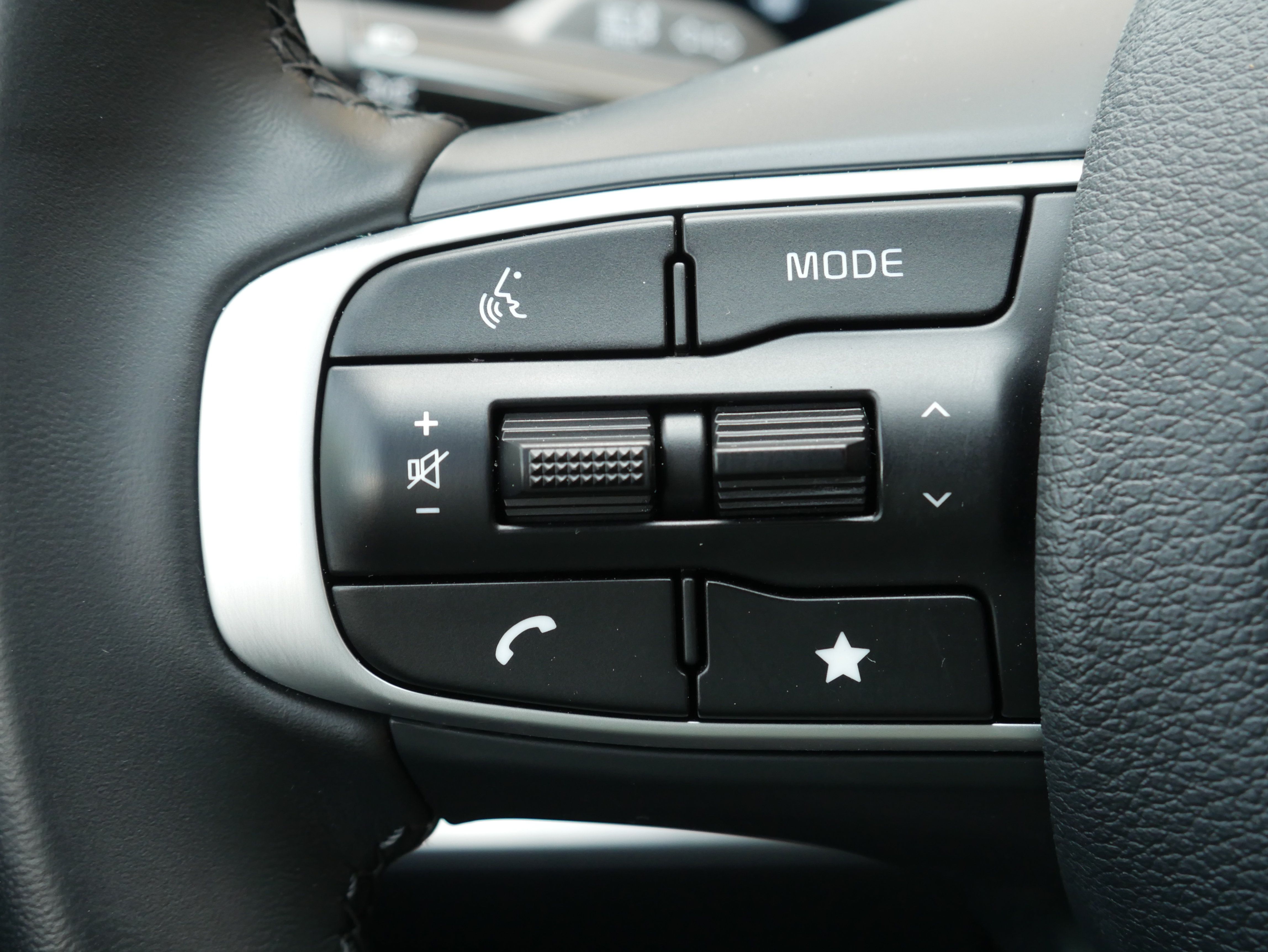 Used 2025 Kia Sportage EX AWD/4WD image 25